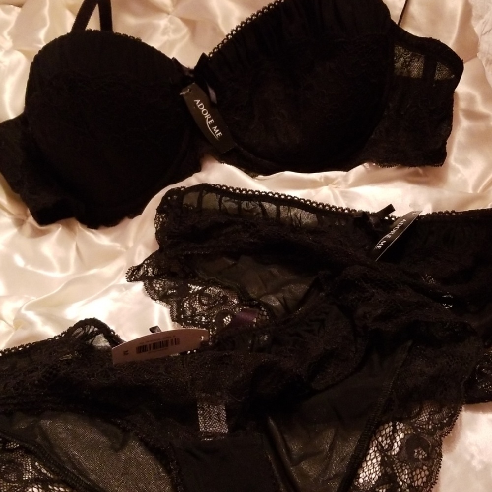 Black bra and panty set NWT two pair of panties!